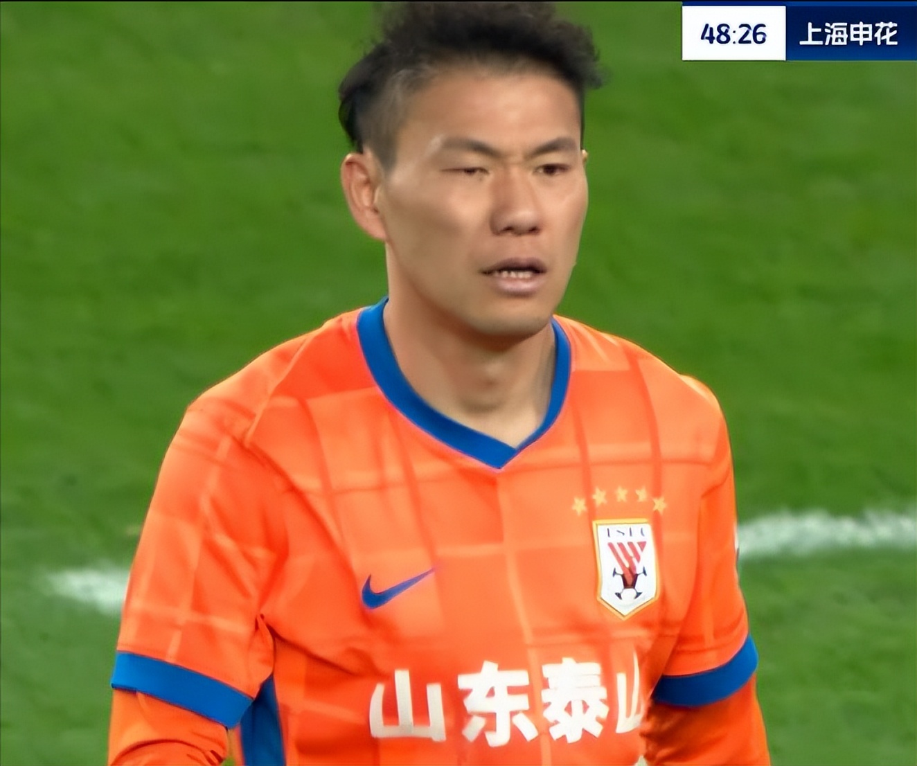 泰山场边指挥情绪激动，申花队员怒摔水瓶！的简单介绍